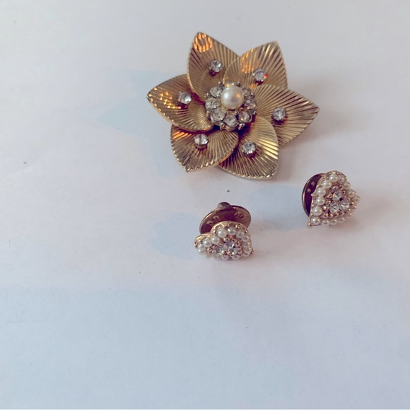 SALE $15 or 3 for $40 vintage pearl & crystal flower pin & heart pierced studs - Picture 1 of 3